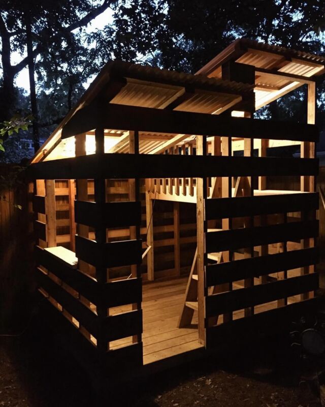 We’ve been chatting with a few people about play houses and it has me nostalgically looking back at our past builds. This was our first play house we ever did for another family. Made in 2016 before this little business had even been born, it was built with reclaimed wood as a surprise for dear friends to come home to.
.
.
#curatedplayspaces #reclaimedwood #kidsplayhouse #dcmom #naturalplay
